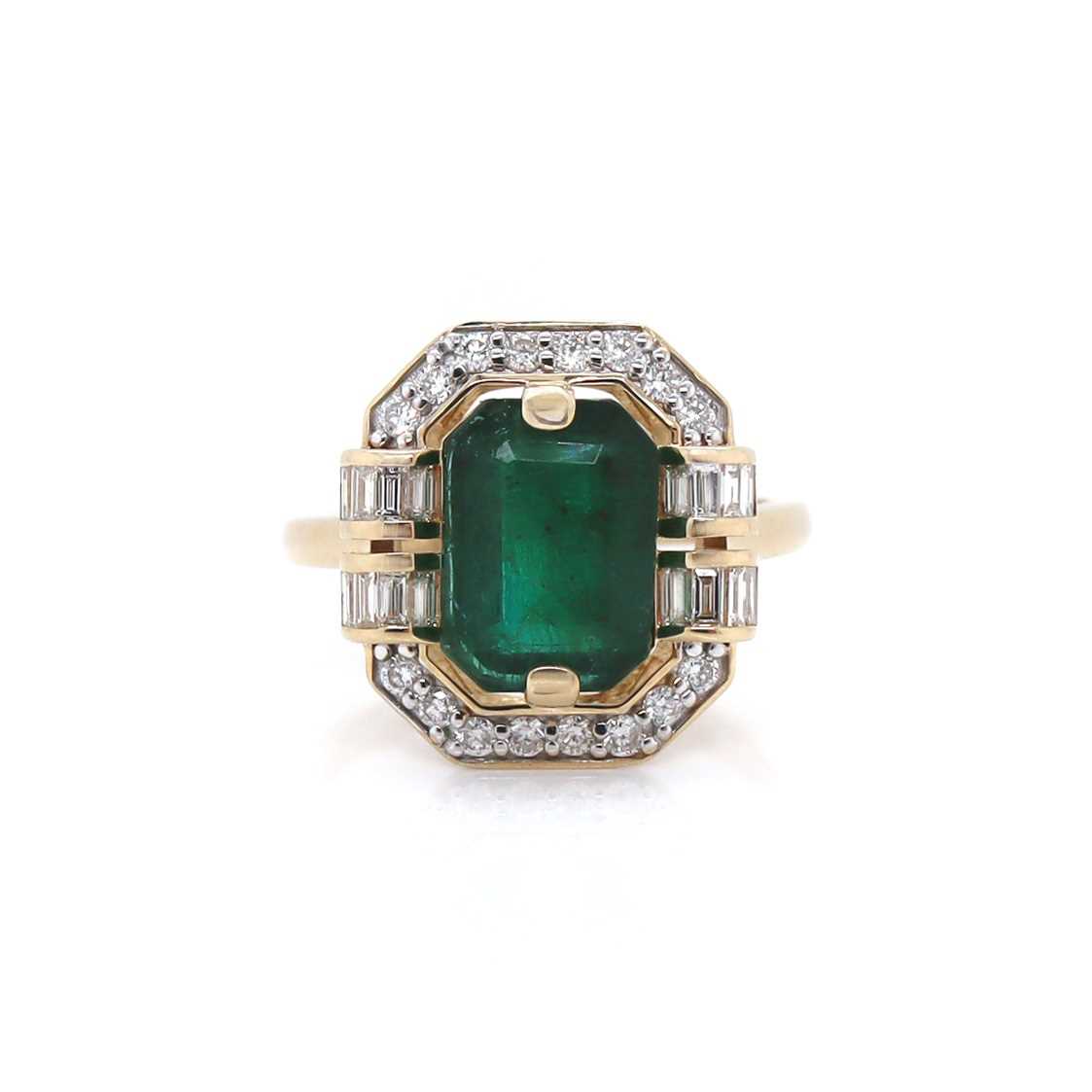 Lot 129 - 14CT Yellow Gold 2.74ct Emerald And Diamond Dress Ring