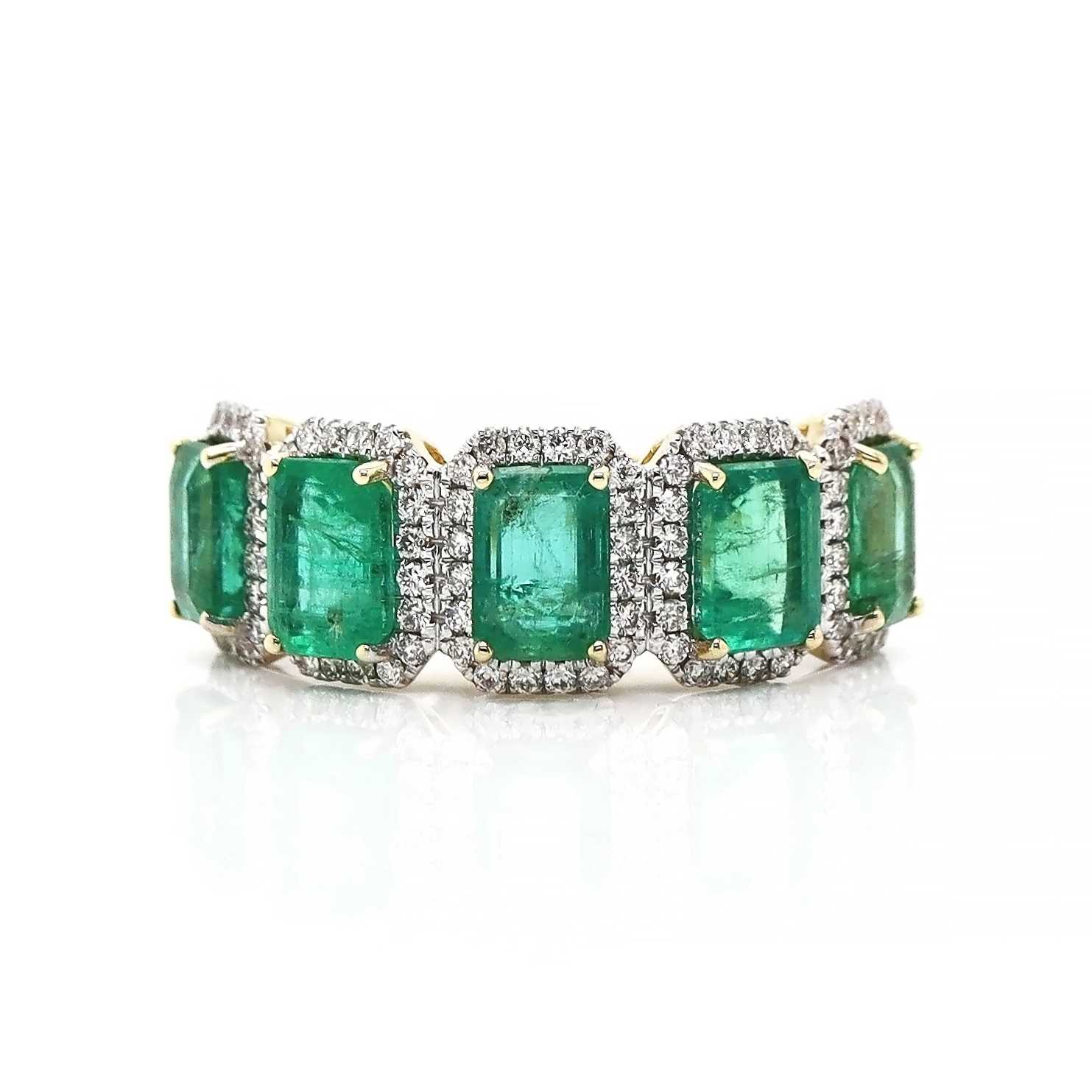 Lot 3 - 3.21ct Emerald & Diamond Ring